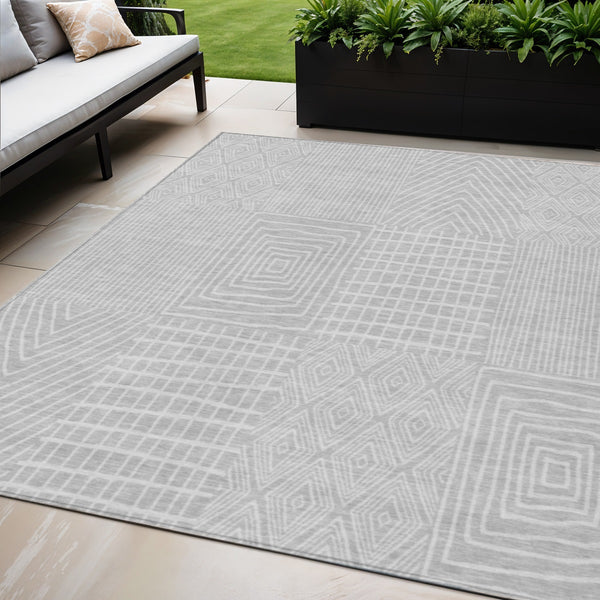 Homeroots 3' Beige And Ivory Geometric Washable Area Rug - Versatile Indoor Outdoor Design For Any Space 8' X 10' Polyester 596971