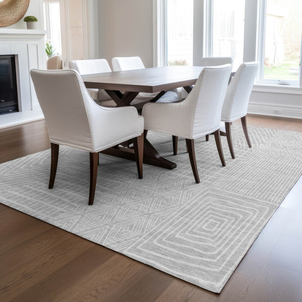 Homeroots 3' Beige And Ivory Geometric Washable Area Rug - Versatile Indoor Outdoor Design For Any Space 8' X 10' Polyester 596971