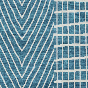 Homeroots 3' Beige And Ivory Geometric Washable Area Rug - Versatile Indoor Outdoor Design For Any Space 8' X 10' Polyester 596977