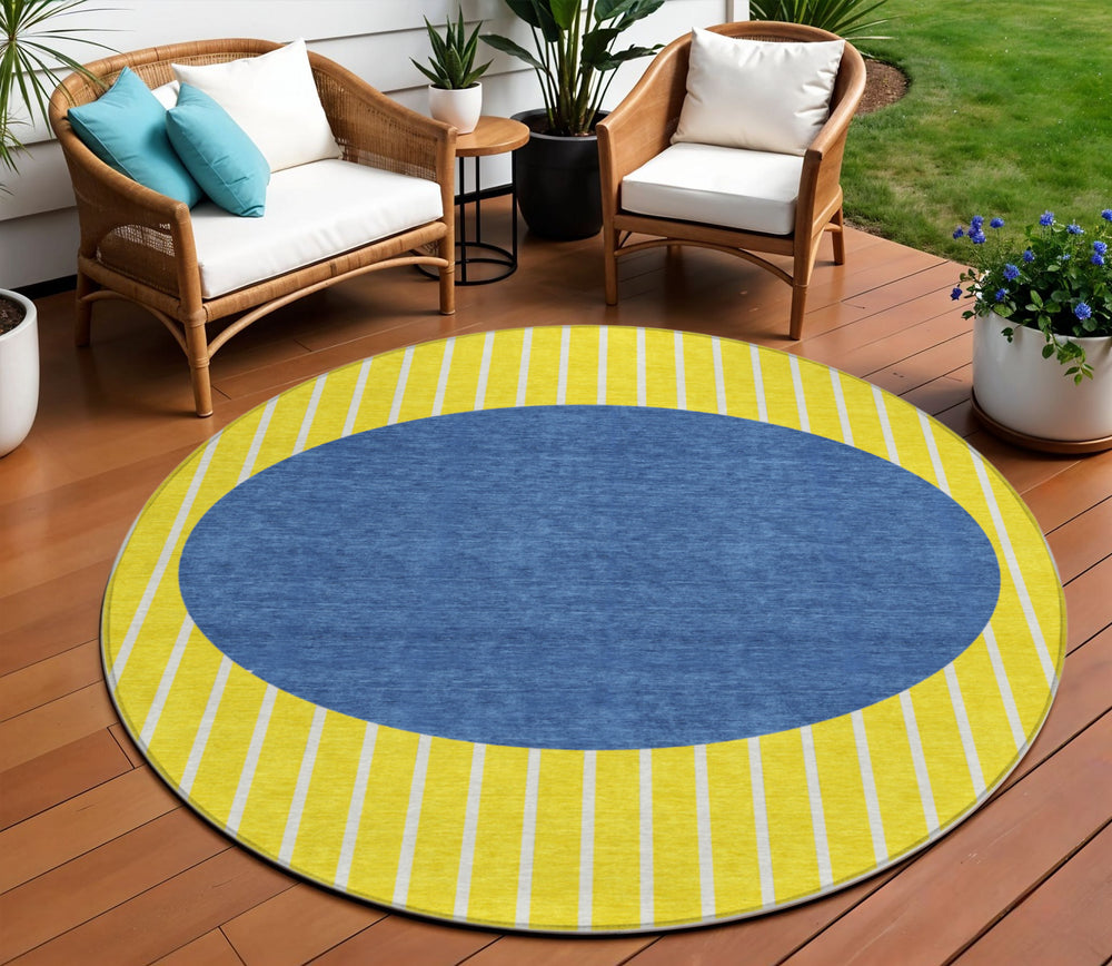 Homeroots 3' Black And Beige Striped Washable Area Rug - Durable, Stylish Design For Indoor And Outdoor Use 8' Round Polyester 597213