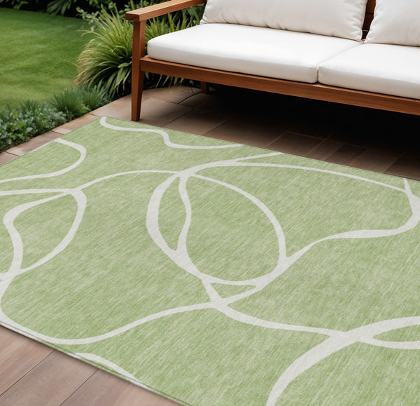 Homeroots 3' Artichoke Green Abstract Washable Area Rug - Perfect For Indoor And Outdoor Spaces, Easy Care 8' X 10' Polyester 597454