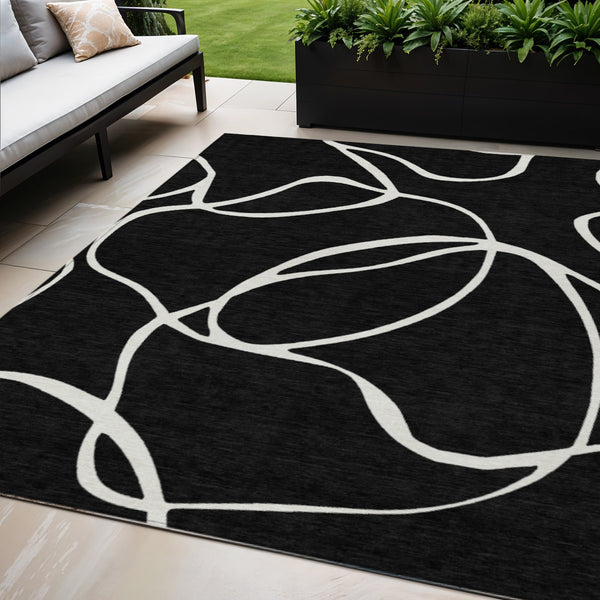 Homeroots 3' Artichoke Green Abstract Washable Area Rug - Perfect For Indoor And Outdoor Spaces, Easy Care 5' X 8' Polyester 597458