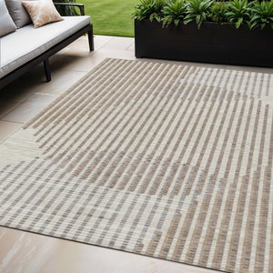 Homeroots 3' Beige And Ivory Geometric Washable Rug - Perfect For Indoor And Outdoor Spaces, Stylish & Durable 5' X 8' Polyester 597602
