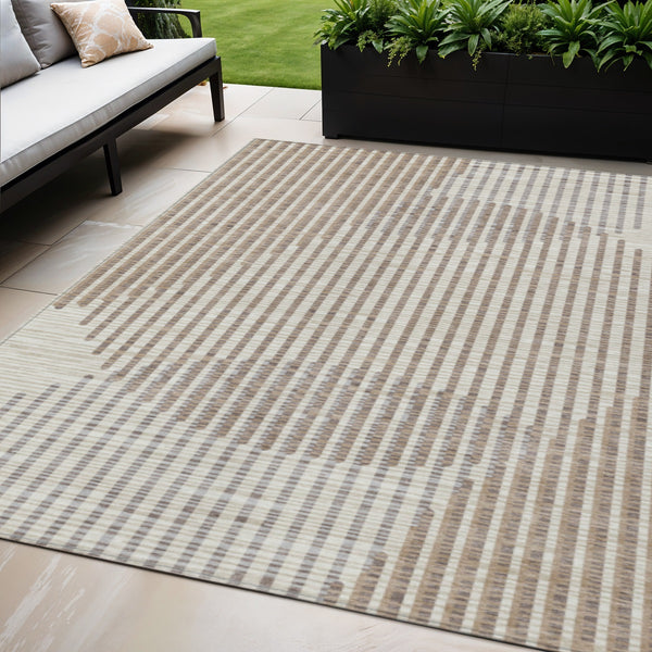 Homeroots 3' Beige And Ivory Geometric Washable Rug - Perfect For Indoor And Outdoor Spaces, Stylish & Durable 5' X 8' Polyester 597602