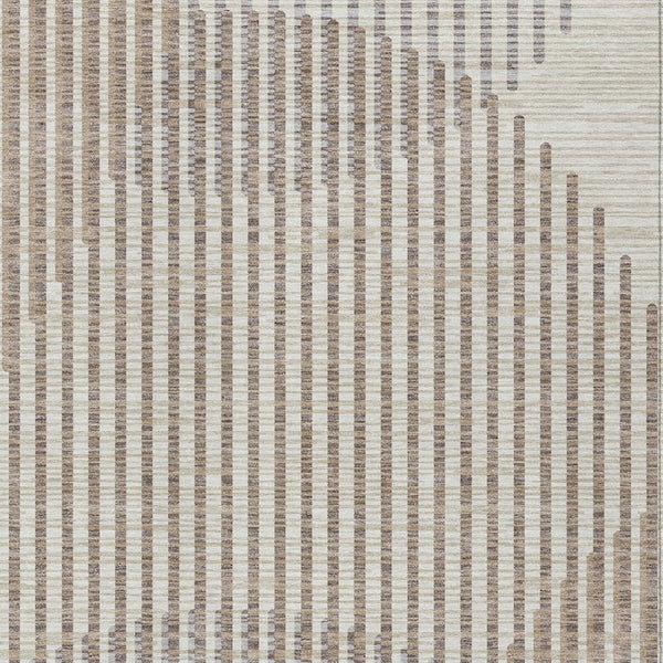 Homeroots 3' Beige And Ivory Geometric Washable Rug - Perfect For Indoor And Outdoor Spaces, Stylish & Durable 5' X 8' Polyester 597602