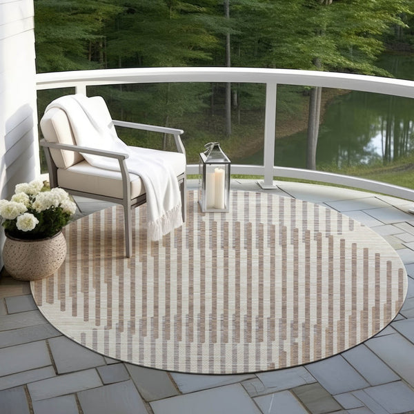 Homeroots 3' Beige And Ivory Geometric Washable Rug - Perfect For Indoor And Outdoor Spaces, Stylish & Durable 8' Round Polyester 597603