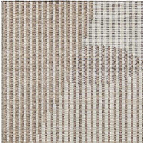 Homeroots 3' Beige And Ivory Geometric Washable Rug - Perfect For Indoor And Outdoor Spaces, Stylish & Durable 8' X 10' Polyester 597604