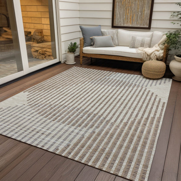 Homeroots 3' Beige And Ivory Geometric Washable Rug - Perfect For Indoor And Outdoor Spaces, Stylish & Durable 10' X 14' Polyester 597606