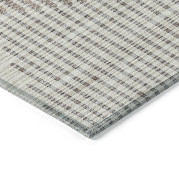 Homeroots 3' Beige And Ivory Geometric Washable Rug - Perfect For Indoor And Outdoor Spaces, Stylish & Durable 10' X 14' Polyester 597606