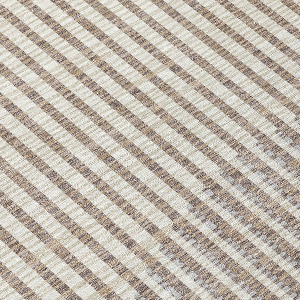 Homeroots 3' Beige And Ivory Geometric Washable Rug - Perfect For Indoor And Outdoor Spaces, Stylish & Durable 10' X 14' Polyester 597606