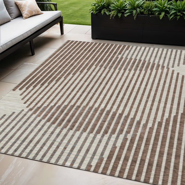 Homeroots 3' Beige And Ivory Geometric Washable Rug - Perfect For Indoor And Outdoor Spaces, Stylish & Durable 5' X 8' Polyester 597608