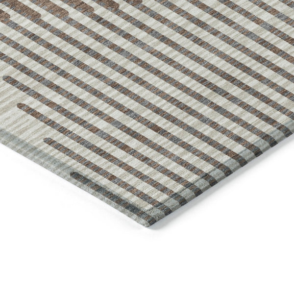 Homeroots 3' Beige And Ivory Geometric Washable Rug - Perfect For Indoor And Outdoor Spaces, Stylish & Durable 5' X 8' Polyester 597608