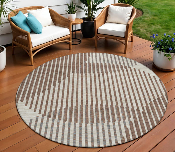 Homeroots 3' Beige And Ivory Geometric Washable Rug - Perfect For Indoor And Outdoor Spaces, Stylish & Durable 8' Round Polyester 597609