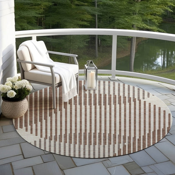 Homeroots 3' Beige And Ivory Geometric Washable Rug - Perfect For Indoor And Outdoor Spaces, Stylish & Durable 8' Round Polyester 597609