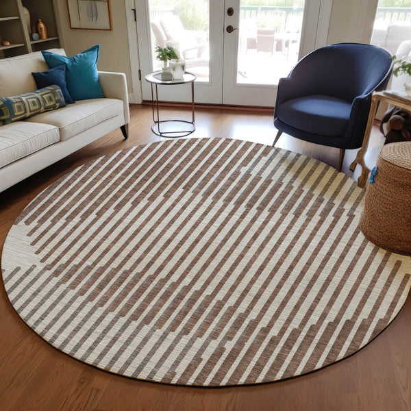 Homeroots 3' Beige And Ivory Geometric Washable Rug - Perfect For Indoor And Outdoor Spaces, Stylish & Durable 8' Round Polyester 597609