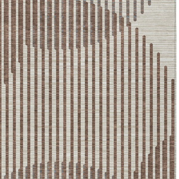 Homeroots 3' Beige And Ivory Geometric Washable Rug - Perfect For Indoor And Outdoor Spaces, Stylish & Durable 8' X 10' Polyester 597610
