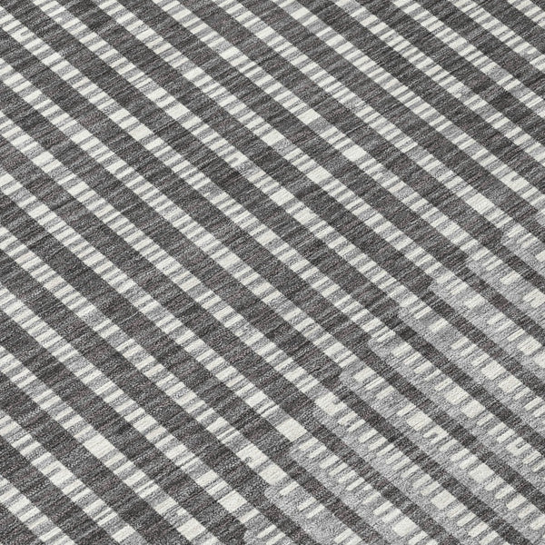 Homeroots 3' Beige And Ivory Geometric Washable Rug - Perfect For Indoor And Outdoor Spaces, Stylish & Durable 5' X 8' Polyester 597620