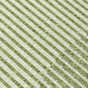 Homeroots 3' Beige And Ivory Geometric Washable Rug - Perfect For Indoor And Outdoor Spaces, Stylish & Durable 8' X 10' Polyester 597628