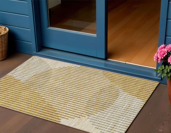 Homeroots 3' Beige And Ivory Geometric Washable Rug - Perfect For Indoor And Outdoor Spaces, Stylish & Durable 3' X 5' Polyester 597631