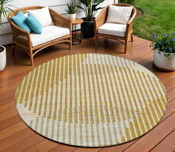Homeroots 3' Beige And Ivory Geometric Washable Rug - Perfect For Indoor And Outdoor Spaces, Stylish & Durable 8' Round Polyester 597633
