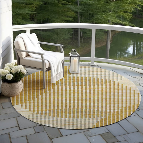 Homeroots 3' Beige And Ivory Geometric Washable Rug - Perfect For Indoor And Outdoor Spaces, Stylish & Durable 8' Round Polyester 597633