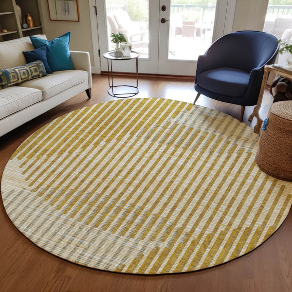 Homeroots 3' Beige And Ivory Geometric Washable Rug - Perfect For Indoor And Outdoor Spaces, Stylish & Durable 8' Round Polyester 597633