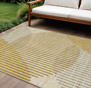 Homeroots 3' Beige And Ivory Geometric Washable Rug - Perfect For Indoor And Outdoor Spaces, Stylish & Durable 8' X 10' Polyester 597634