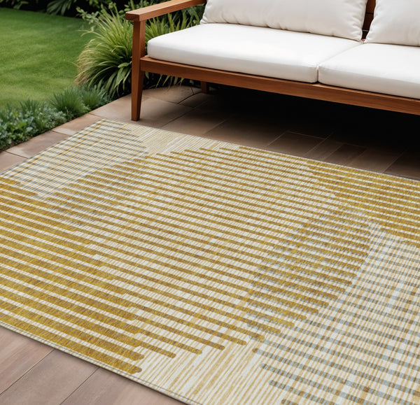 Homeroots 3' Beige And Ivory Geometric Washable Rug - Perfect For Indoor And Outdoor Spaces, Stylish & Durable 9' X 12' Polyester 597635