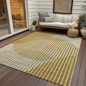 Homeroots 3' Beige And Ivory Geometric Washable Rug - Perfect For Indoor And Outdoor Spaces, Stylish & Durable 10' X 14' Polyester 597636