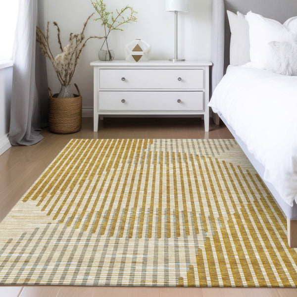 Homeroots 3' Beige And Ivory Geometric Washable Rug - Perfect For Indoor And Outdoor Spaces, Stylish & Durable 10' X 14' Polyester 597636