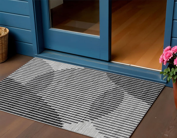 Homeroots 3' Beige And Ivory Geometric Washable Rug - Perfect For Indoor And Outdoor Spaces, Stylish & Durable 3' X 5' Polyester 597637