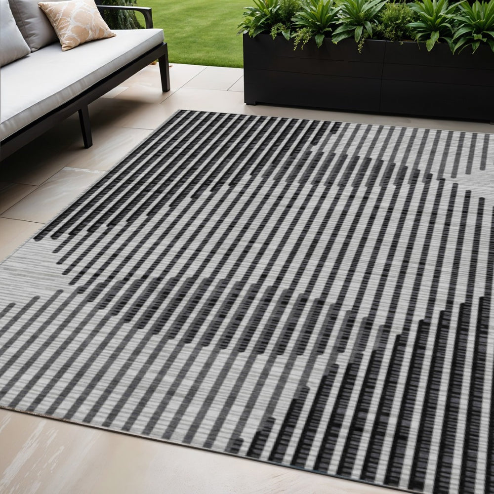 HomeRoots 5' Transform Your Space with a Stylish Gray and Black Geometric Washable Indoor-Outdoor Area Rug 5' X 8' 597638