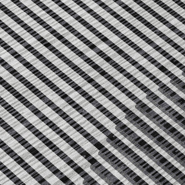 Homeroots 3' Beige And Ivory Geometric Washable Rug - Perfect For Indoor And Outdoor Spaces, Stylish & Durable 8' X 10' Polyester 597640