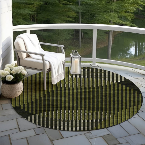 Homeroots 3' Beige And Ivory Geometric Washable Rug - Perfect For Indoor And Outdoor Spaces, Stylish & Durable 8' Round Polyester 597645