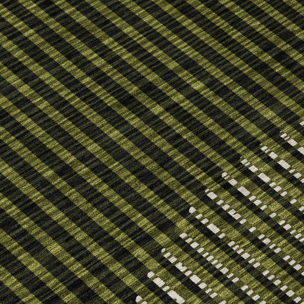 Homeroots 3' Beige And Ivory Geometric Washable Rug - Perfect For Indoor And Outdoor Spaces, Stylish & Durable 8' Round Polyester 597645