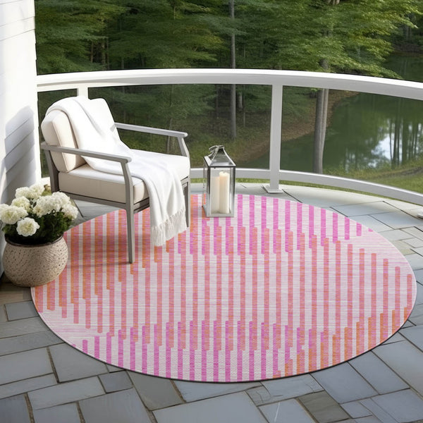 Homeroots 3' Beige And Ivory Geometric Washable Rug - Perfect For Indoor And Outdoor Spaces, Stylish & Durable 8' Round Polyester 597651