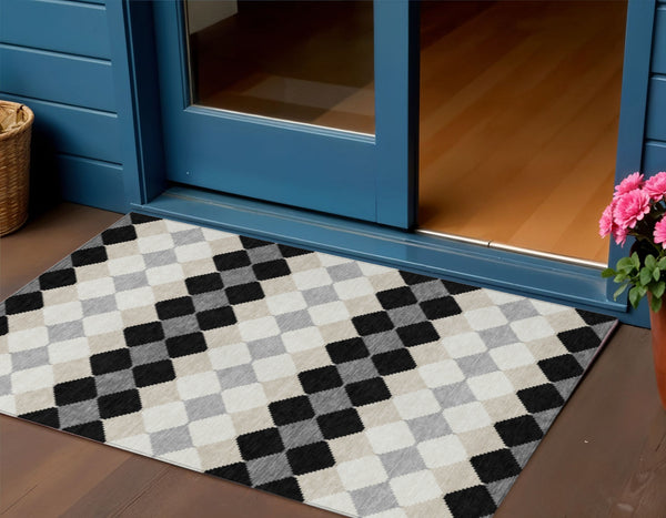 Homeroots 3' Stylish Artichoke Green Ivory Beige Geometric Indoor Outdoor Area Rug - Washable & Durable 3' X 5' Polyester 597872