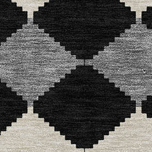 Homeroots 3' Stylish Artichoke Green Ivory Beige Geometric Indoor Outdoor Area Rug - Washable & Durable 5' X 8' Polyester 597873