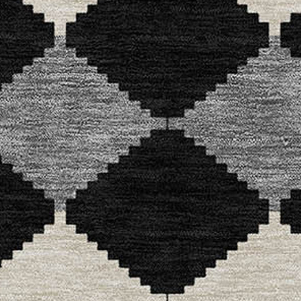 Homeroots 3' Stylish Artichoke Green Ivory Beige Geometric Indoor Outdoor Area Rug - Washable & Durable 5' X 8' Polyester 597873