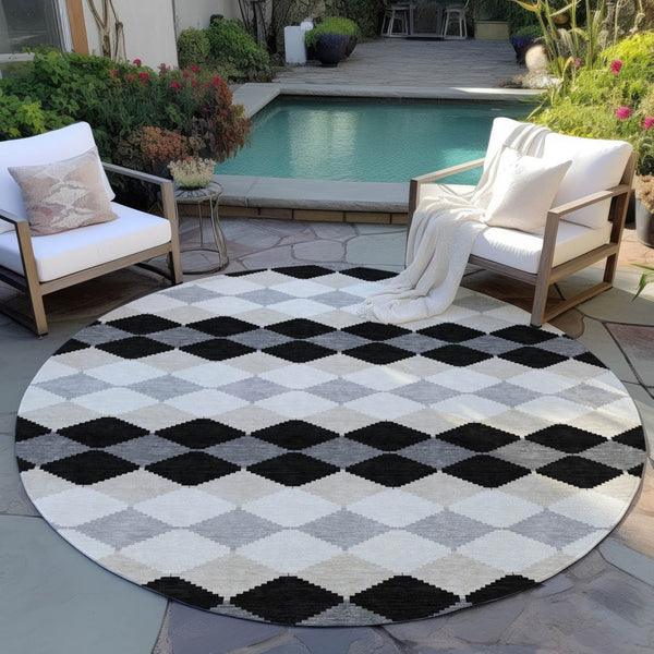 Homeroots 3' Stylish Artichoke Green Ivory Beige Geometric Indoor Outdoor Area Rug - Washable & Durable 8' Round Polyester 597874