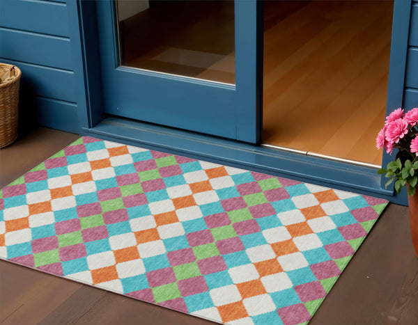 Homeroots 3' Stylish Artichoke Green Ivory Beige Geometric Indoor Outdoor Area Rug - Washable & Durable 3' X 5' Polyester 597878