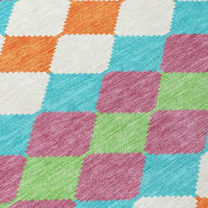 Homeroots 3' Stylish Artichoke Green Ivory Beige Geometric Indoor Outdoor Area Rug - Washable & Durable 5' X 8' Polyester 597879