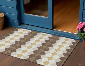 Homeroots 3' Stylish Artichoke Green Ivory Beige Geometric Indoor Outdoor Area Rug - Washable & Durable 3' X 5' Polyester 597884