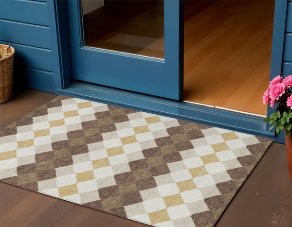 Homeroots 3' Stylish Artichoke Green Ivory Beige Geometric Indoor Outdoor Area Rug - Washable & Durable 3' X 5' Polyester 597884