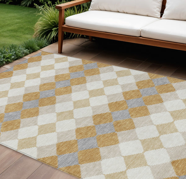Homeroots 3' Stylish Artichoke Green Ivory Beige Geometric Indoor Outdoor Area Rug - Washable & Durable 8' X 10' Polyester 597899