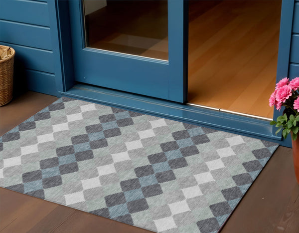 Homeroots 3' Stylish Artichoke Green Ivory Beige Geometric Indoor Outdoor Area Rug - Washable & Durable 3' X 5' Polyester 597902