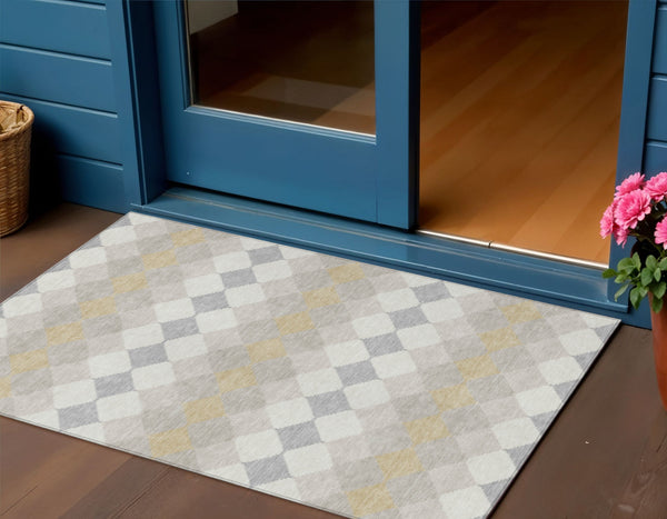 Homeroots 3' Stylish Artichoke Green Ivory Beige Geometric Indoor Outdoor Area Rug - Washable & Durable 3' X 5' Polyester 597908