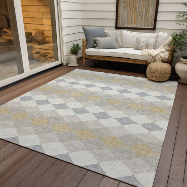 Homeroots 3' Stylish Artichoke Green Ivory Beige Geometric Indoor Outdoor Area Rug - Washable & Durable 3' X 5' Polyester 597908