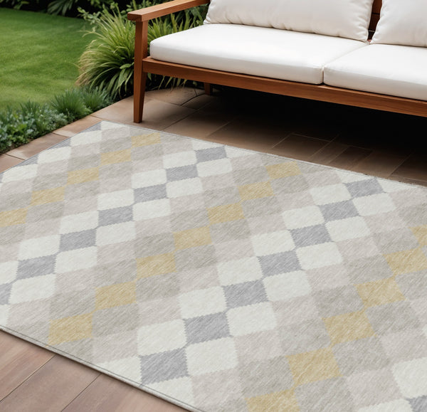Homeroots 3' Stylish Artichoke Green Ivory Beige Geometric Indoor Outdoor Area Rug - Washable & Durable 9' X 12' Polyester 597912