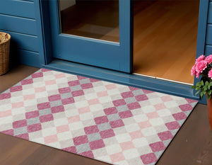 Homeroots 3' Stylish Artichoke Green Ivory Beige Geometric Indoor Outdoor Area Rug - Washable & Durable 3' X 5' Polyester 597920